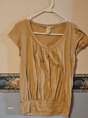 Pleated Short Sleeve Tee in Tan by
